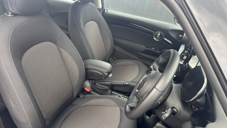 MINI Hatchback 1.5 Cooper Classic 3dr Auto Petrol Hatchback